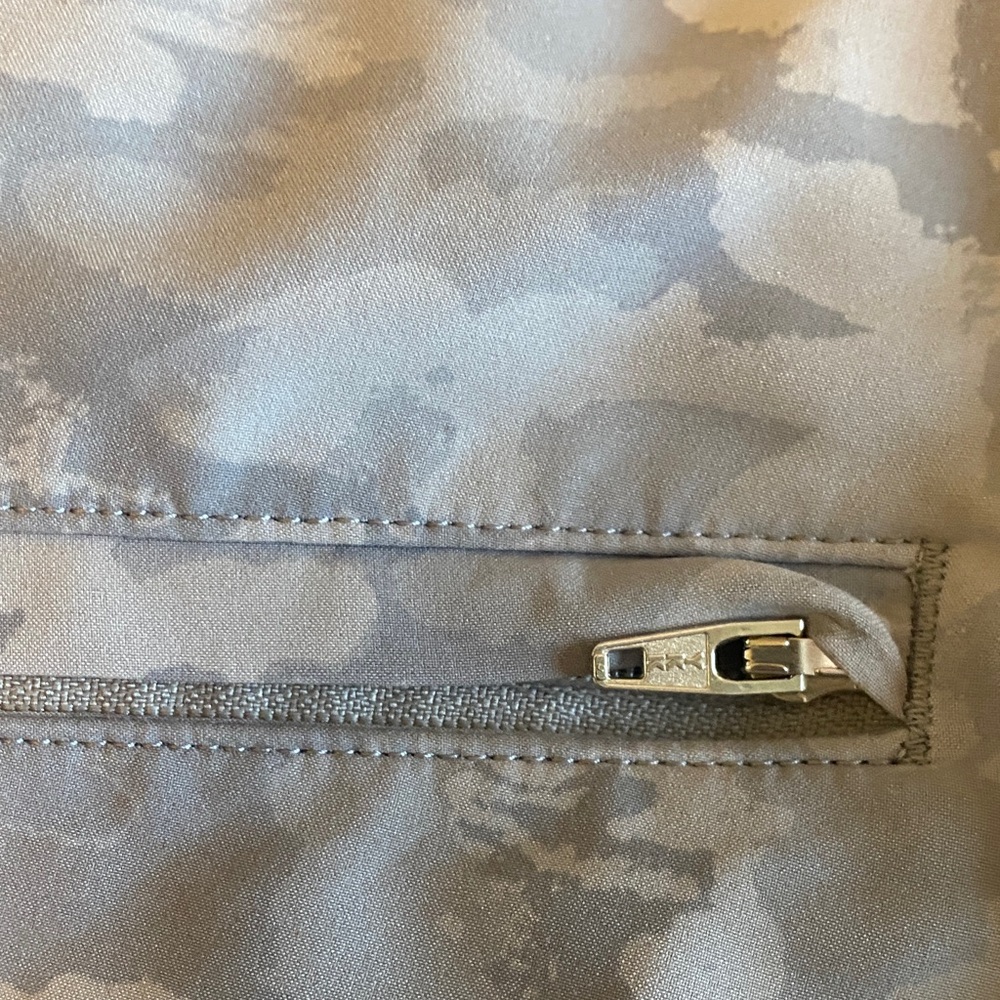 Peter Millar Gray and Tan Camouflage Shorts - Picture 7 of 7